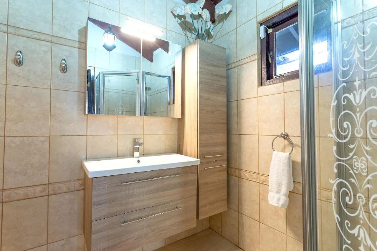 Boroncana 8-E Palm Beach Apartment